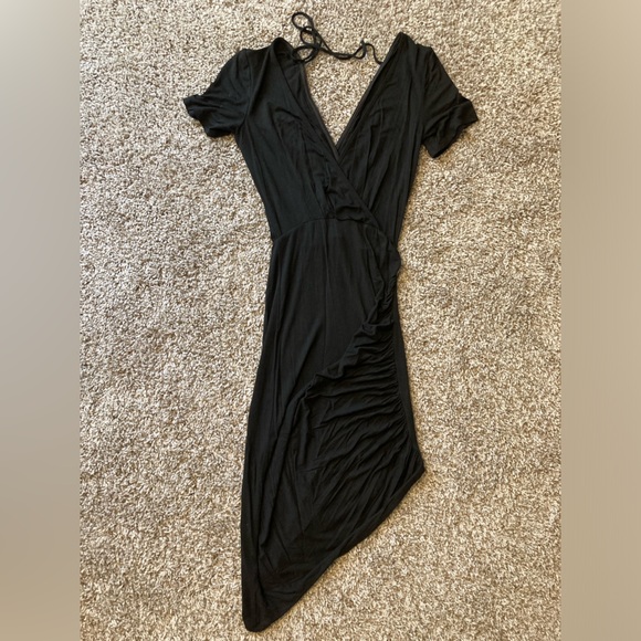 Asymmetrical dress - Picture 2 of 4